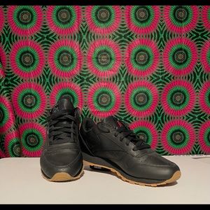 Classic black Reeboks. NWT.🖤You’ll 🖤them!!